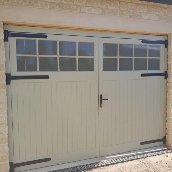 Cedar Door Edale Side Hinged Fully finished in Farrow and Ball French Gray No 18