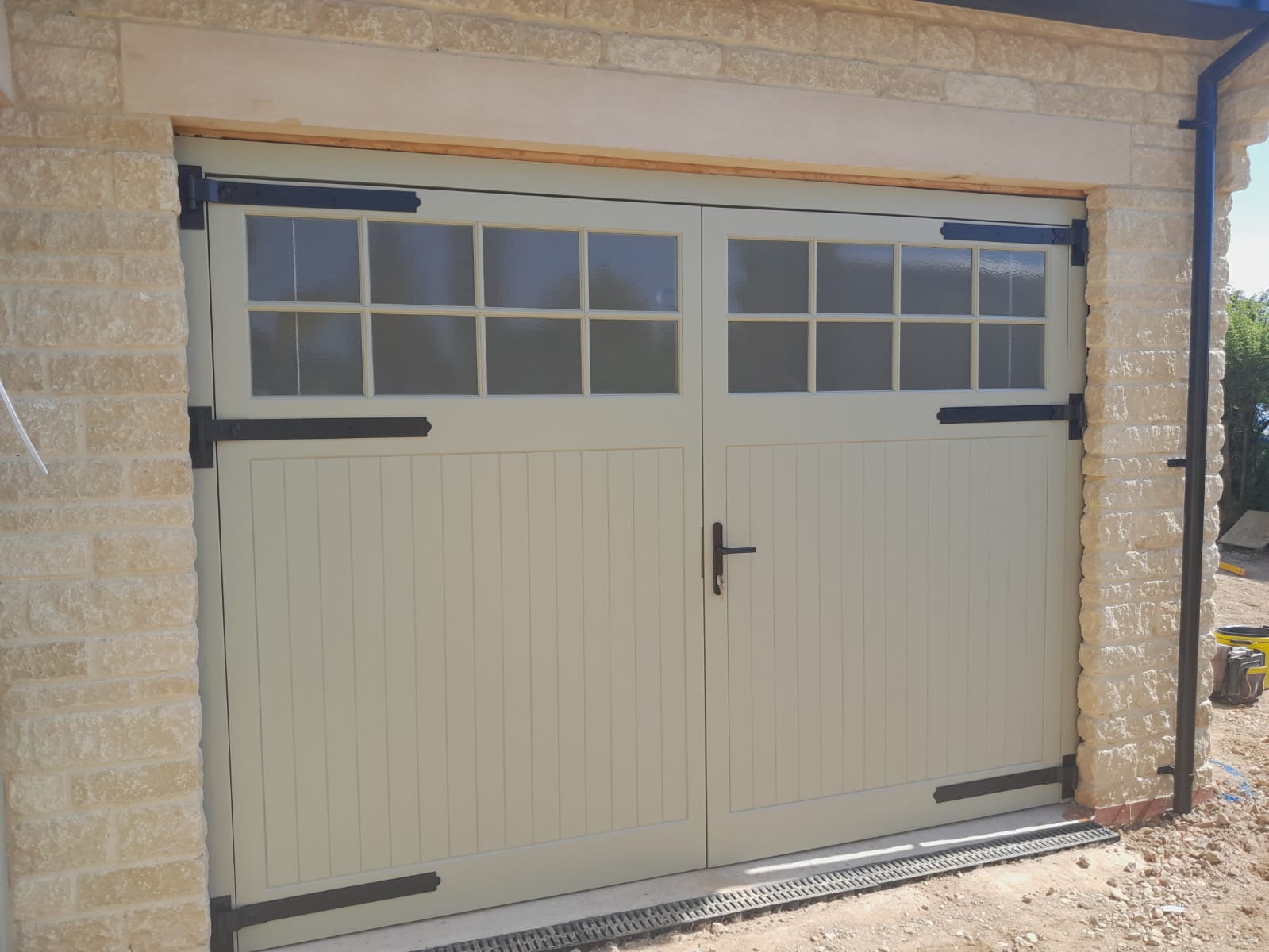 Cedar Door Edale Side Hinged Fully finished in Farrow and Ball French Gray No 18