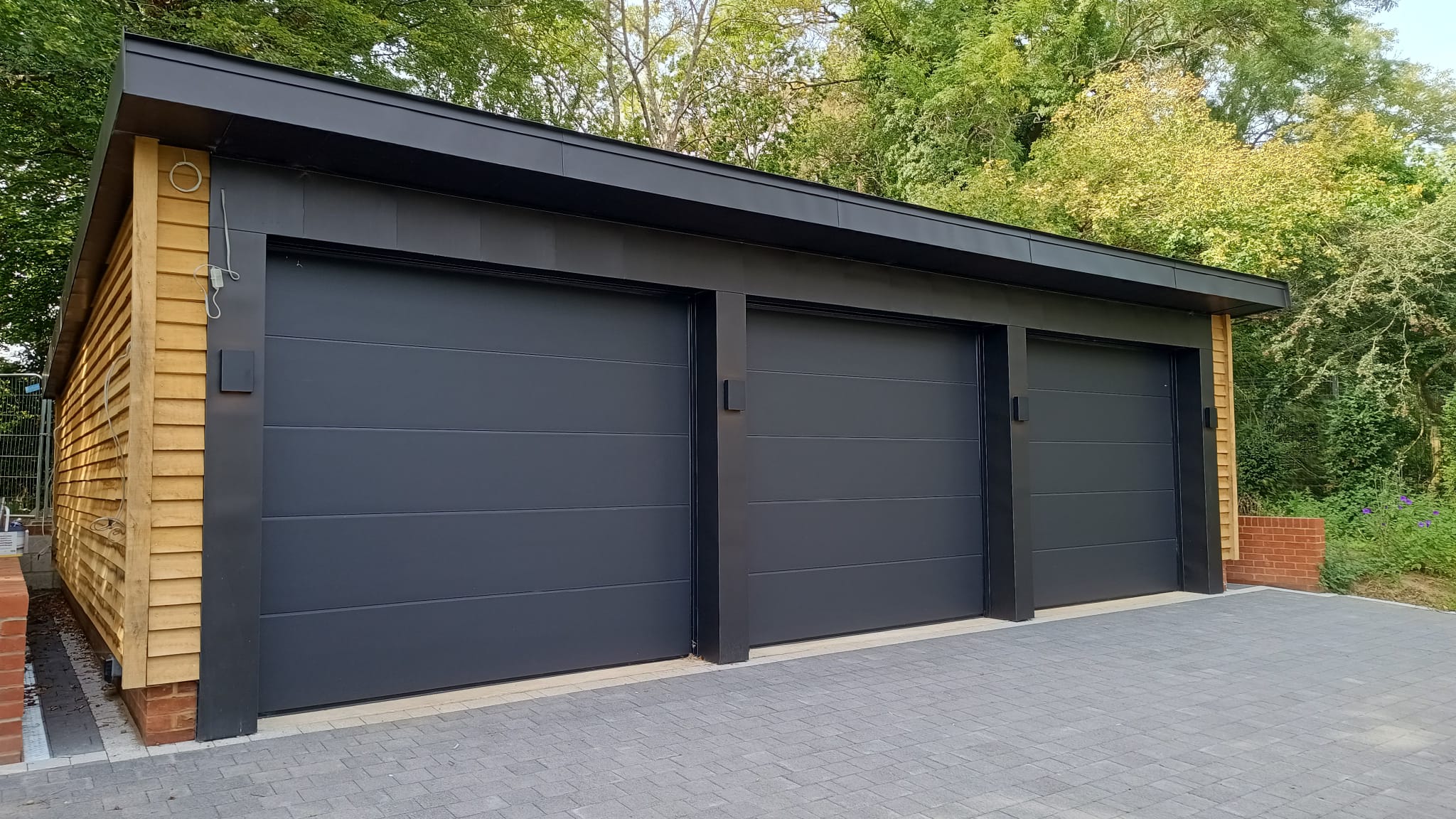 Novoferm Flush sectional Satin Black